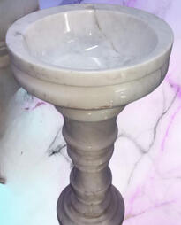 حوض حمام رخام طبيعي كرارة تركي ( عامود ) قطر 40 سم ارتفاع 80 سم مناسب لكافة المساحات ، سهل التنظيف ، طارد للبكتيريا و الفطريات